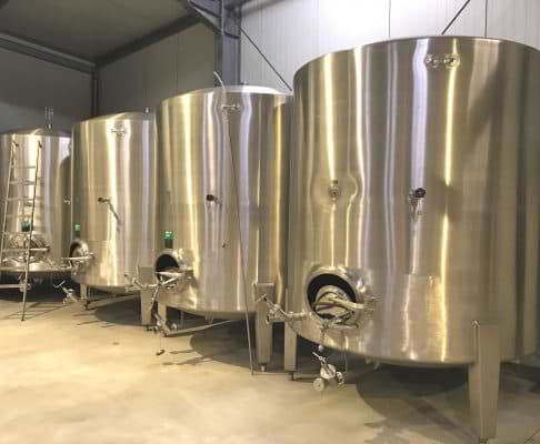 VA Lagertank, gebraucht, rund stehend auf 3 verstellbaren Füßen