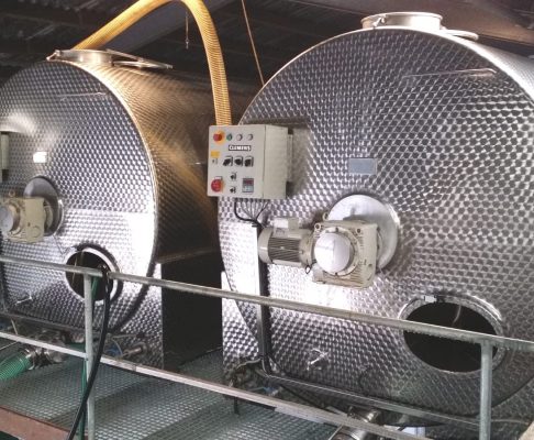 2x 10.000 ltr. VA Maischegärtank Clemens, Bj. 2000, liegend