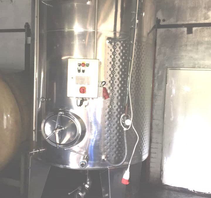 1x 5.000 ltr. VA Maischegärtank Becker, rund stehend, gebraucht, mit passender Pumpe