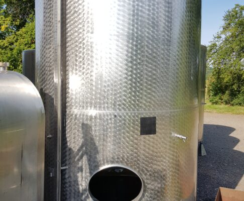 4x 5.250 ltr. VA Lagertank, gebraucht, rund stehend mit Kühlplatte