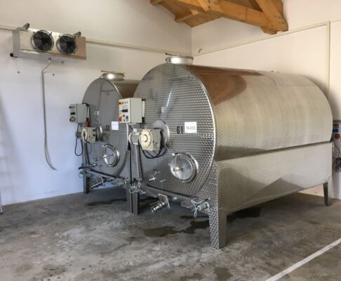 2x 10.000 ltr. VA Maischegärtank Clemens, Bj. 2000, rund liegend, mit Paddelrührwerk