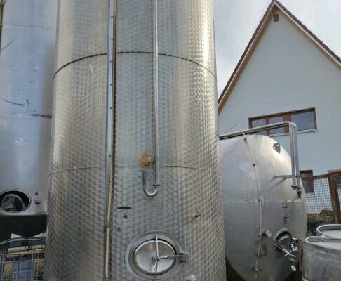 1x 16.000 ltr. VA Lagertank RIEGER gebraucht, rund stehend auf Füßen