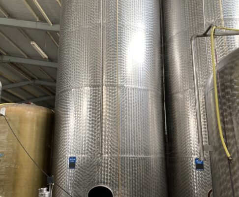2x 27.000 ltr. VA Lagertank Rosa, gebraucht, rund stehend auf Füßen
