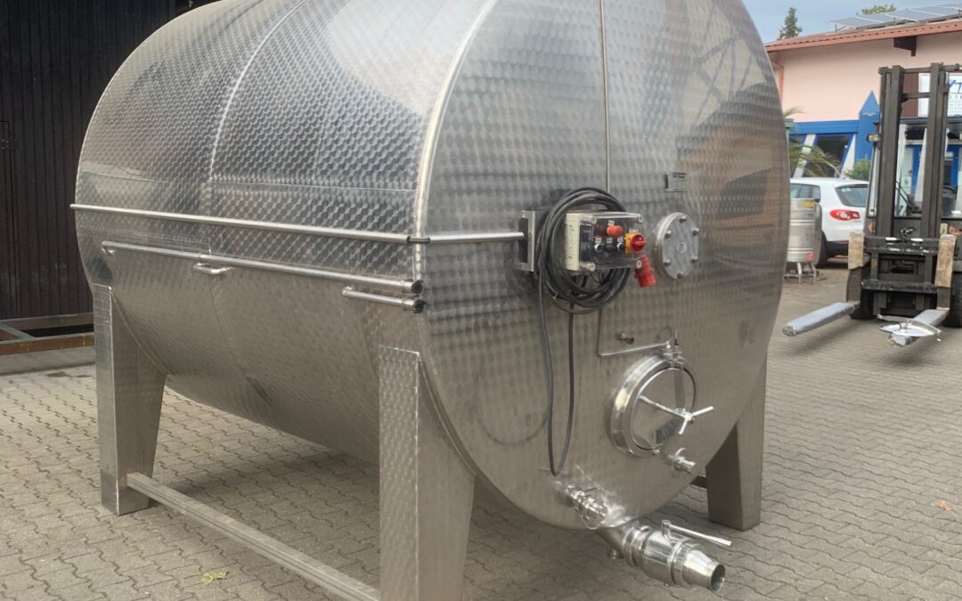 1x 11.000 ltr. VA Maischegärtank Becker/Gau-Odernheim, Bj. 2006, rund liegend, mit Paddelrührwerk