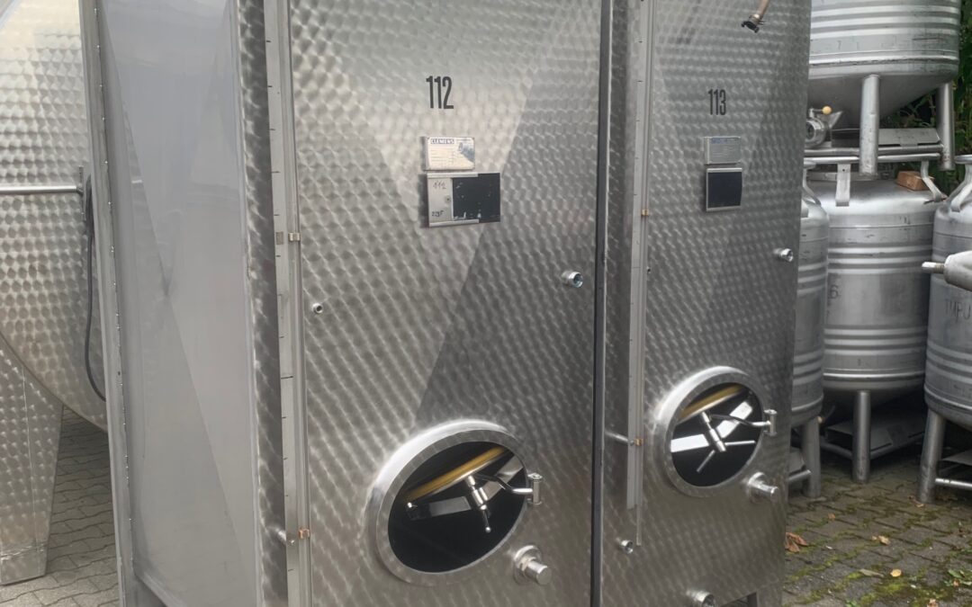 je 1x 2.000 + 2.300 ltr. VA Rechtecktank Celemens, gebraucht, kubisch, komplett in VA4