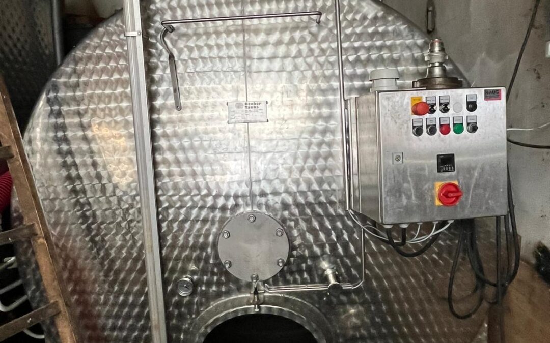 1x 6.000 ltr. VA Maischegärtank Becker/Gau-Odernheim, rund liegend, mit Paddelrührwerk