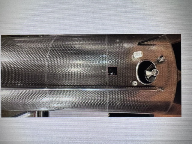2x 16.500 ltr. Edelstahltank Speidel, gebraucht, rund stehend auf Füßen zum Sonderpreis..
