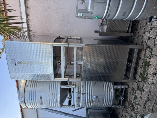 2x 1.200 ltr. VA Transporttank Becker Gau-Odernheim, kubisch, stapelbar, unbenutzt